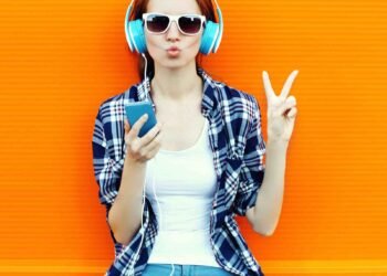 an woman listening music