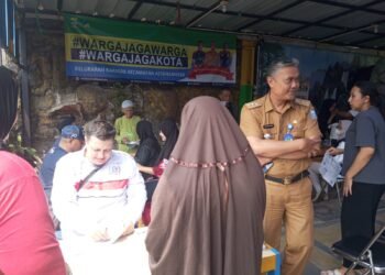 FKDM Astana Anyar Monitoring Penyaluran Bantuan Beras di Karasak