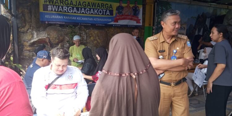FKDM Astana Anyar Monitoring Penyaluran Bantuan Beras di Karasak