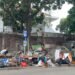 Tak Sesuai Perda, 13 Kios Semi Permanen di Cihapit Bandung Dibongkar Secara Mandiri
